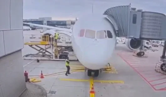 Няколко души пострадаха при пропадане на колесник на Boeing 787 във Франкфурт