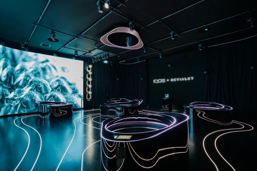 Когато звукът става видим: как IQOS и Devialet събраха дизайн, технология и сетивно преживяване