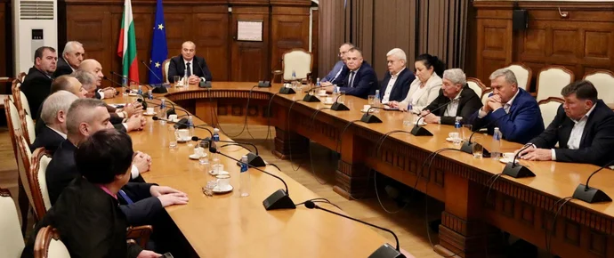 Абровски основа Клуб на бившите министри с Георги Тахов и Мирослав Найденов 