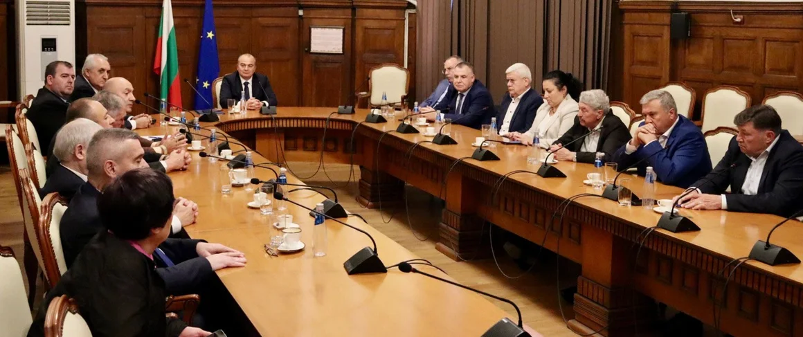 Абровски основа Клуб на бившите министри с Георги Тахов и Мирослав Найденов 