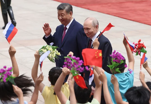Си Дзинпин посрещна Путин в Пекин, за да говорят за газ и нов световен ред 