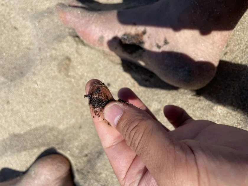 Десетки са сигналите за мазут по Южното черноморие