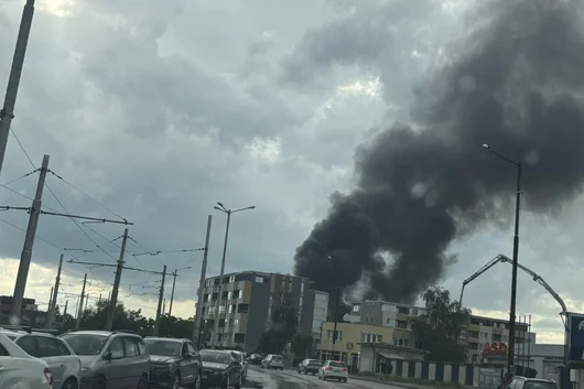 Голям пожар избухна в столичния квартал „Обеля“