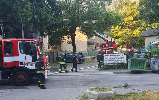 Двама души пострадаха при пожар в столичния кв. „Лозенец“