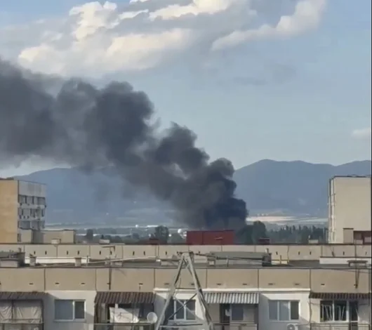 Пожар избухна в изоставено хале в столичния квартал „Дружба“