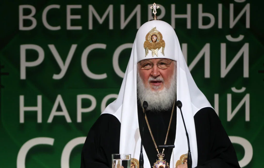 Кой е Владимир Гундяев - московският патриарх Кирил, когото кабинетът "Радев" спаси от санкции