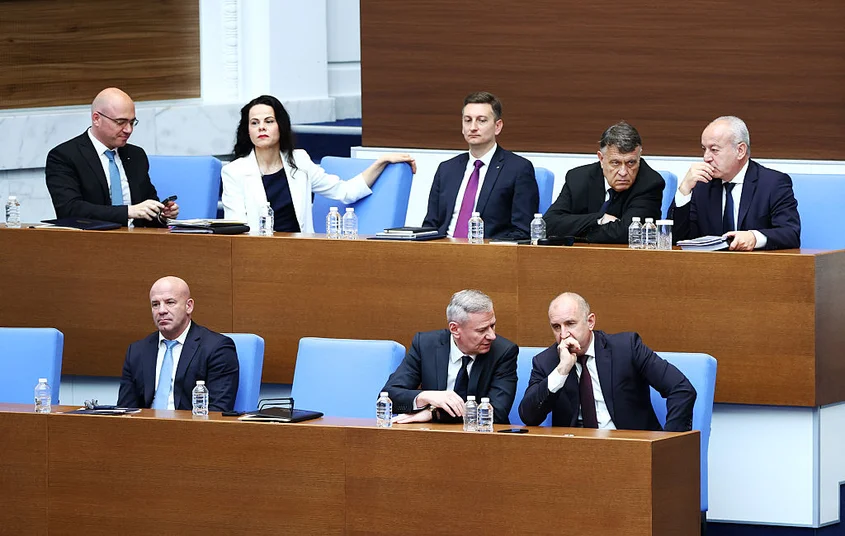 Имотните декларации на властта: Демерджиев води в кеш, Милошев в имоти, а Георги Пеев - по заплата от РВД