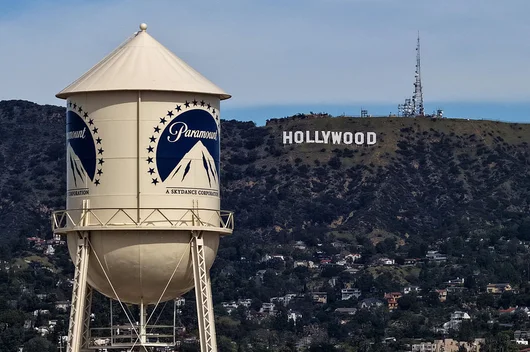 Мегасделката между Paramount и Warner Bros е поставена на пауза 