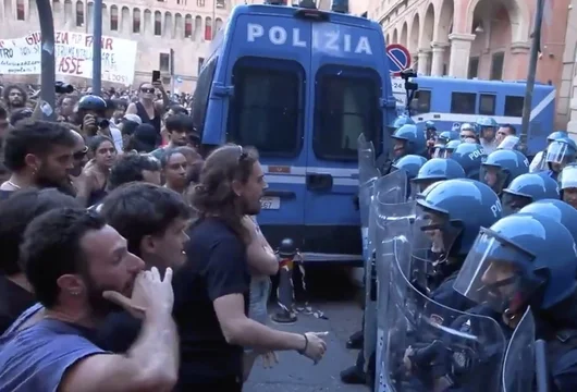 Смъртта на мъж при полицейско задържане доведе до протести в Италия