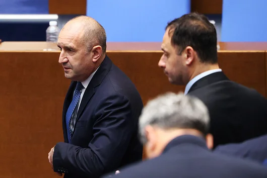 Радев обвини прокуратурата, че съсипва дело за "голяма политическа корупция" след арестите в Бургас