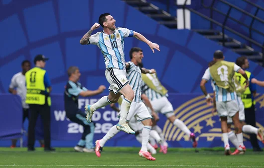 Аржентина оцеля в луд мач и след обрат от 0:2
