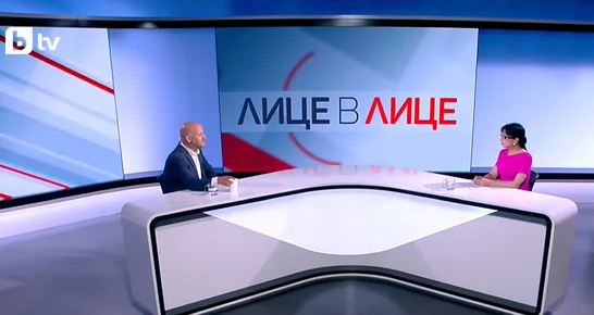 Радан Кънев остави празна чаша за шефа на новините в bTV, за да си я надпише сам