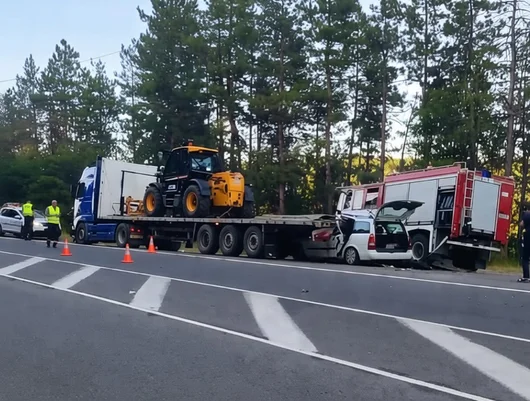 Пострадалото при катастрофата край Дупница 18-годишно момиче е с опасност за живота (Обновена) 