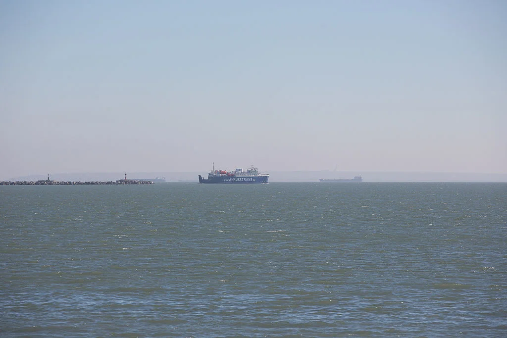 Украински дронове принудиха Русия да спре корабоплаването в Азовско море
