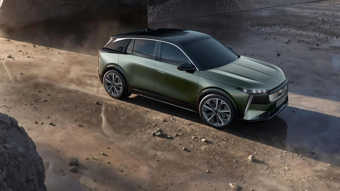 DS Automobiles представи новия DS N°7 с пробег до 740 км