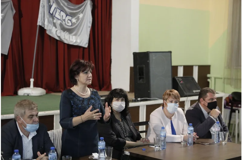 Цвета Караянчева: Дарихме и стари календари на домове за възрастни, да ги хвърлим ли?