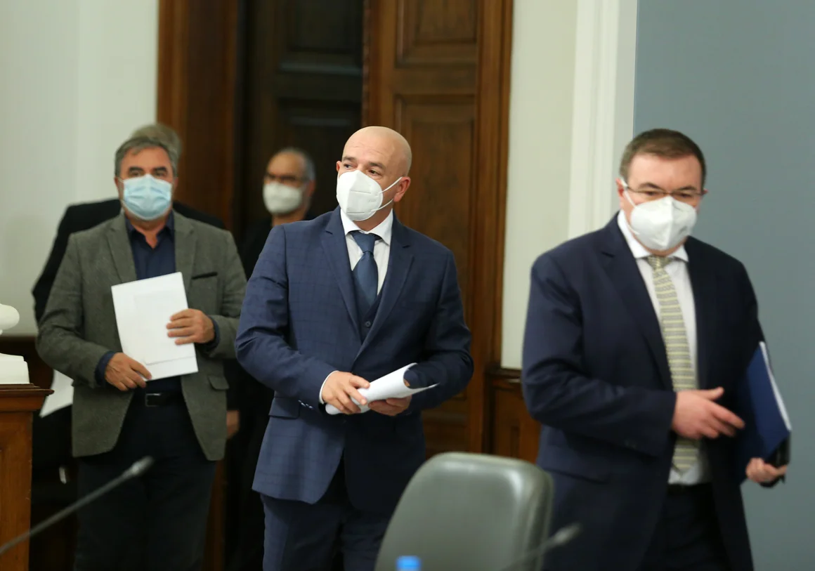 НОЩ е в историята: Нито Борисов, нито Янев са го възстановили