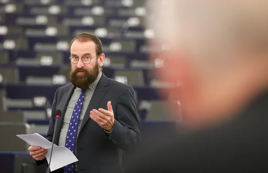 Кой е Йозеф Сайер: Приятелят на Орбан, който напусна политиката след скандално секс-парти