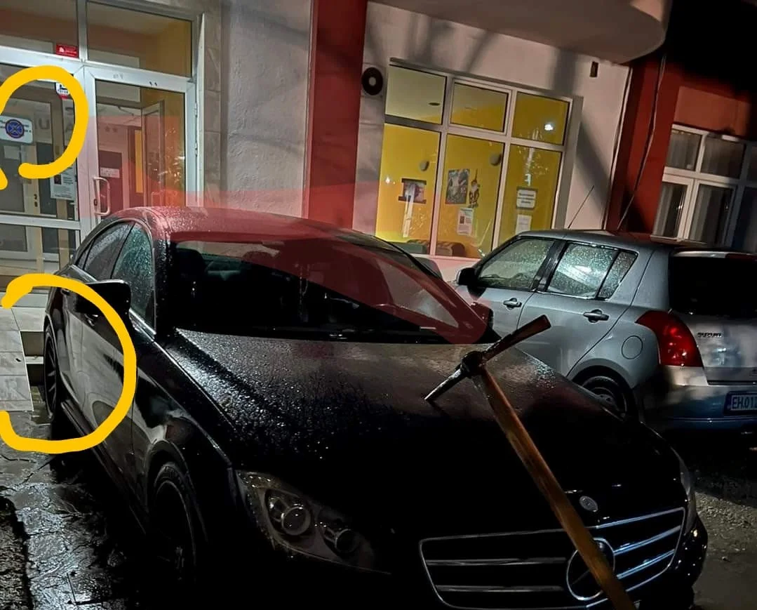 Политическа атака или неправилно паркиране? Забиха кирка по колата на общински съветник от "Възраждане"