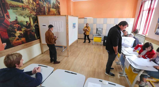 Властта в оставка ще ликвидира машинното гласуване, за да го замени с несъществуващи скенери