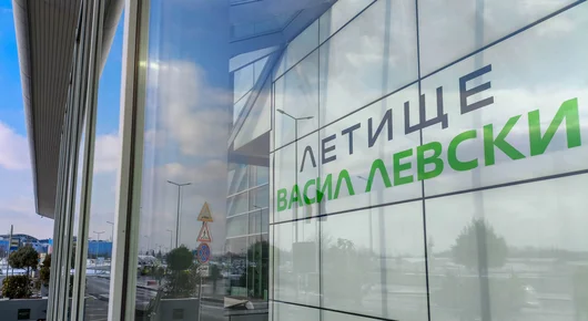 Два евакуационни полета с българи пристигнаха от Дубай и Абу Даби на летището в София