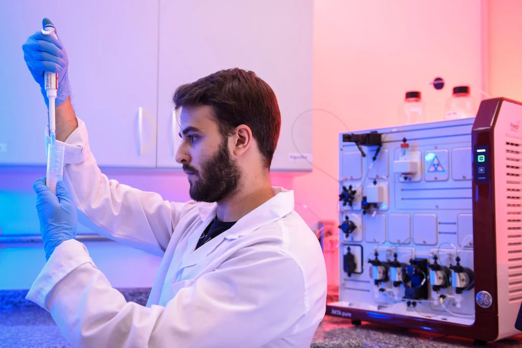 Сутрешни новини: AstraZeneca спря клиничните тестове на ваксината; Роналдо с нов рекорд