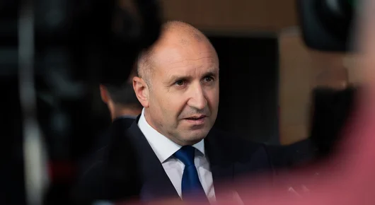 Радев критикува служебното правителство заради кризата в Близкия изток