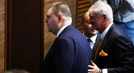 Барети от МВР вече не пазят Пеевски, но охраната му от НСО остава