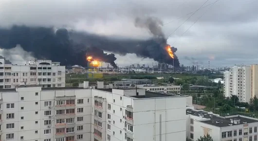 Украйна атакува с дронове Москва, гори петролна рафинерия