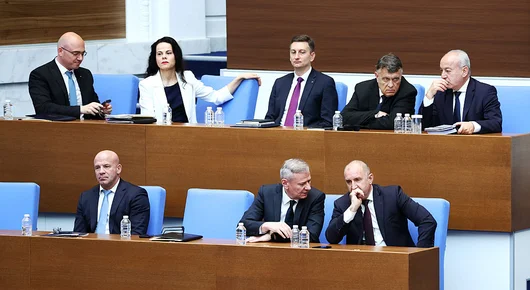 Хората на Радев променят модела за изчисляване на трудов стаж в ущърб на работещите