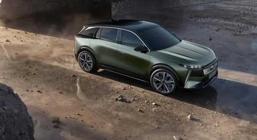 DS Automobiles представи новия DS N°7 с пробег до 740 км