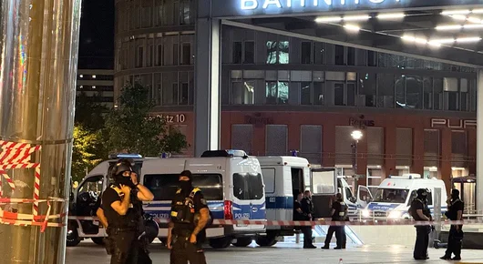 Полицията издирва заподозрения за кървавата атака на прайда в Берлин