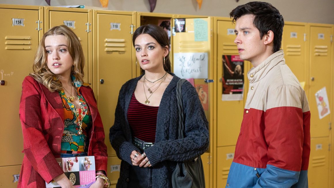 <br><br>
Дан Леви - създател на Schitt’s Creek
<br><br>
<b>Сериалът на 2020: Sex Education (Netflix)</b>
<br><br>
"Тази блестяща малка ТВ скъпоценност успява да балансира по фината линия между смешното и трогателното, дълбоко смущаващото и абсолютно жизнеутвърждаващото. Това е сериал за порастването, за което винаги съм мечтал".