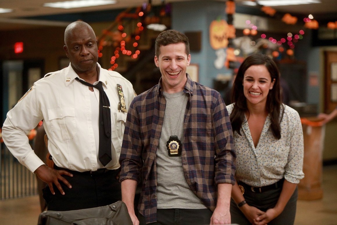 <br><br>
Бил Лорънс - създател на Ted Lasso
<br><br>
<b>Сериал на 2020: Brooklyn Nine-Nine</b>
<br><br>
"Ако трябва да бъда конкретен, гледахме и се смяхме като идиоти на Brooklyn Nine-Nine заедно със синовете ми - това беше доста приятно".