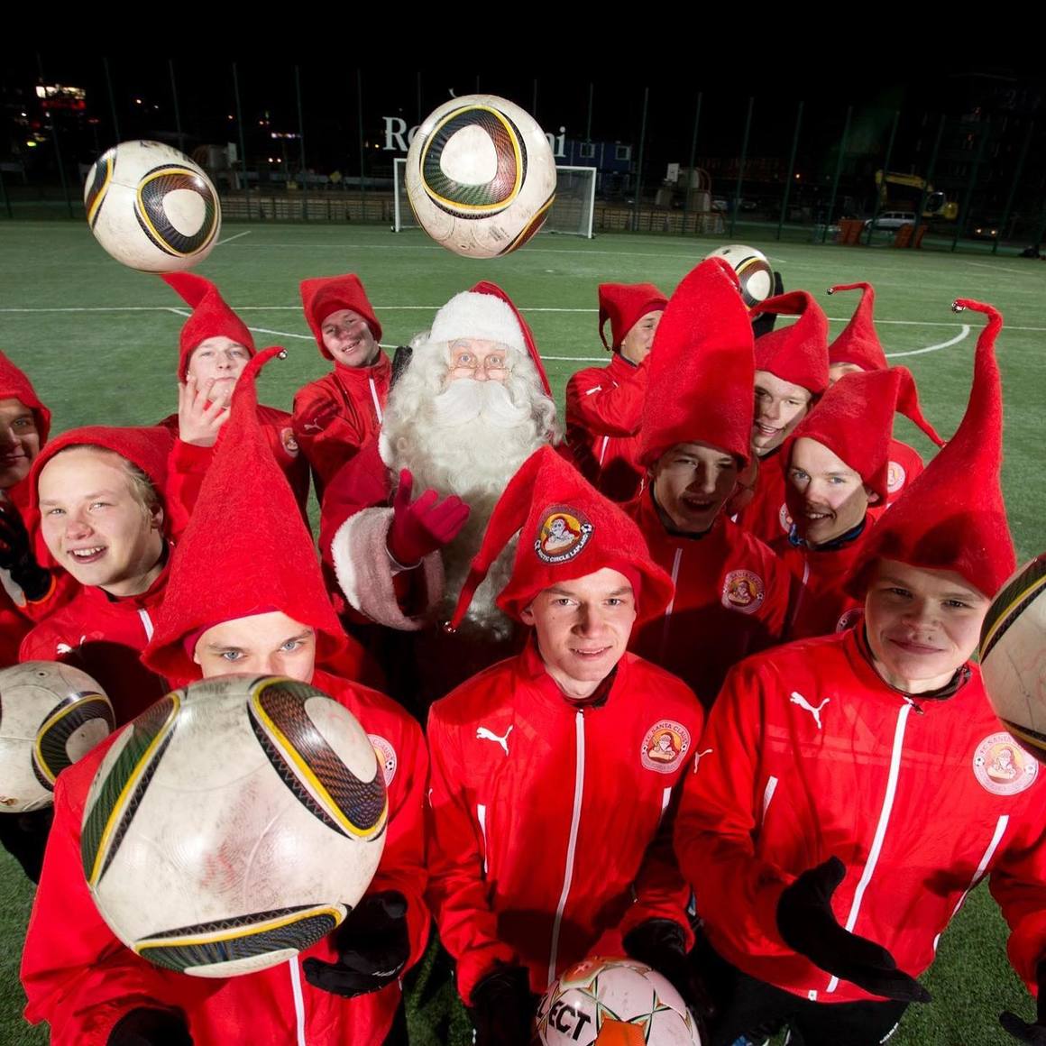 Играят в Лапландия, а Дядо Коледа им е почетен президент: Запознайте се с футболен клуб Santa Claus