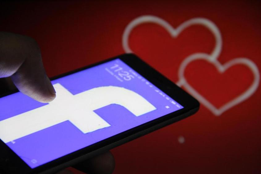 Европа отлага въвеждането на услугата за онлайн запознанства на Facebook 