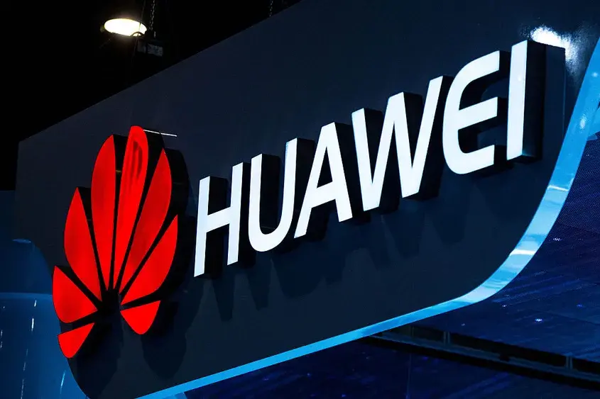 В Германия обаче Huawei осигурява около 59% от 5G мрежата за радиодостъп (RAN) - инфраструктурата, благодарение на която смартфоните се свързват с мрежата.