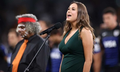 Австралия промени химна си заради коренното население, но стана обект на още повече критики