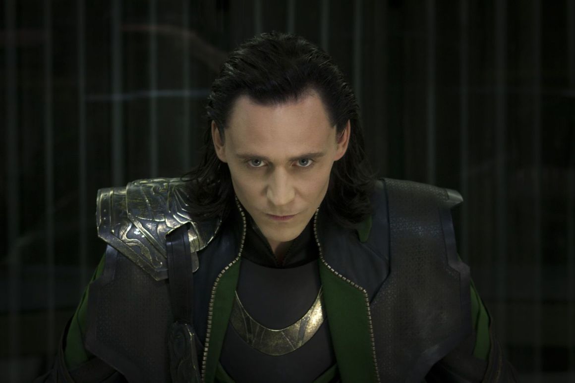 <br><br>
<b>Loki - Disney+</b>
<br><br>
Дори да не сте почитатели на киновселената на Marvel, не може да не оцените Том Хидълстън в ролята на Бога на хитростта и пакостите. Сега Хидълстън получава главната роля в самостоятелен сериал, който със сигурност ще си заслужава да се види.