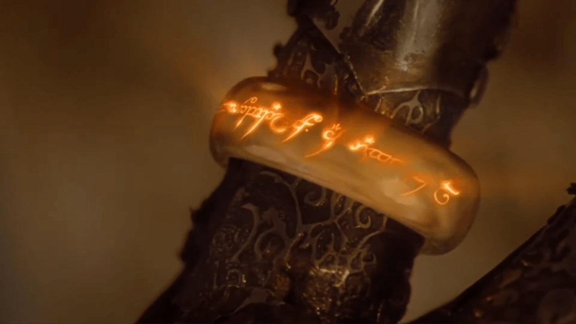 <br><br>
<b>The Lord of the Rings - Amazon Prime</b>
<br><br>
Възможно ли е "Властелинът на пръстените" да повтори гигантския успех на "Game of Thrones" в стрийминг индустрията? Amazon със сигурност залага огромни надежди на сериала по романите на Толкин. Първият сезон ще дебютира през 2021 г., като разказва историята, предшестваща събитията във филмовата сага на Питър Джаксън. Действието се развива през т.нар. Втора епоха - "мрачни години за Средна земя", когато Саурон създава Единствения пръстен.