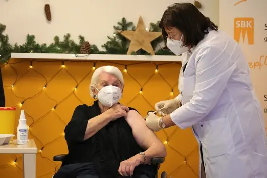 Сгреши ли ЕС, като не поръча повече ваксини срещу Covid-19?