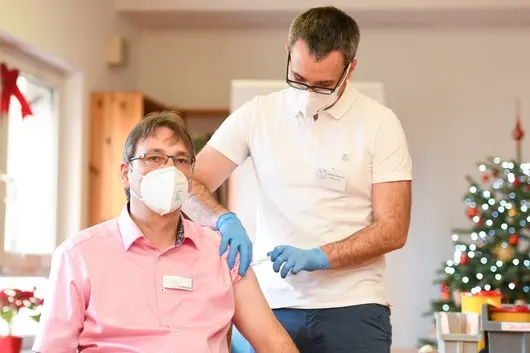 Германия може да ускори ваксинирането, като удължи периода между двете дози