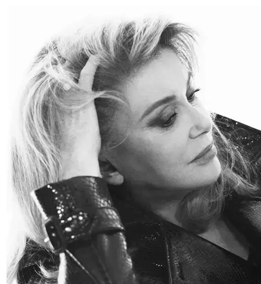 Тя е на 77, но е лице на Saint Laurent: 50-годишното партньорство между YSL и Катрин Деньов продължава