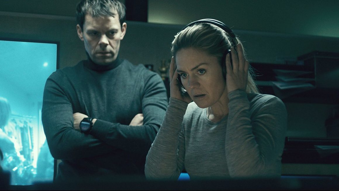 <br><br>
<strong>The Valhalla Murders / Brot (2019) - Исландия, Netflix </strong>
<br><br>
Полицейският профайлър Арнар е повикан обратно в родната си Исландия, за да разследва първия случай на жестоки серийни убийства в страната.Той и екипът на местната опитна следователка Ката (самотна майка на тийнейджър) започват да разкриват една по една тайните около това, което се е случвало зад стените на пансион за момчета на име "Валхала". Историята в сериала е вдъхновена от реални събития, свързани с прикривано насилие в държавен социален дом в края на 40-те години, а гледките от снежна Исландия заслужават всяка секунда внимание.