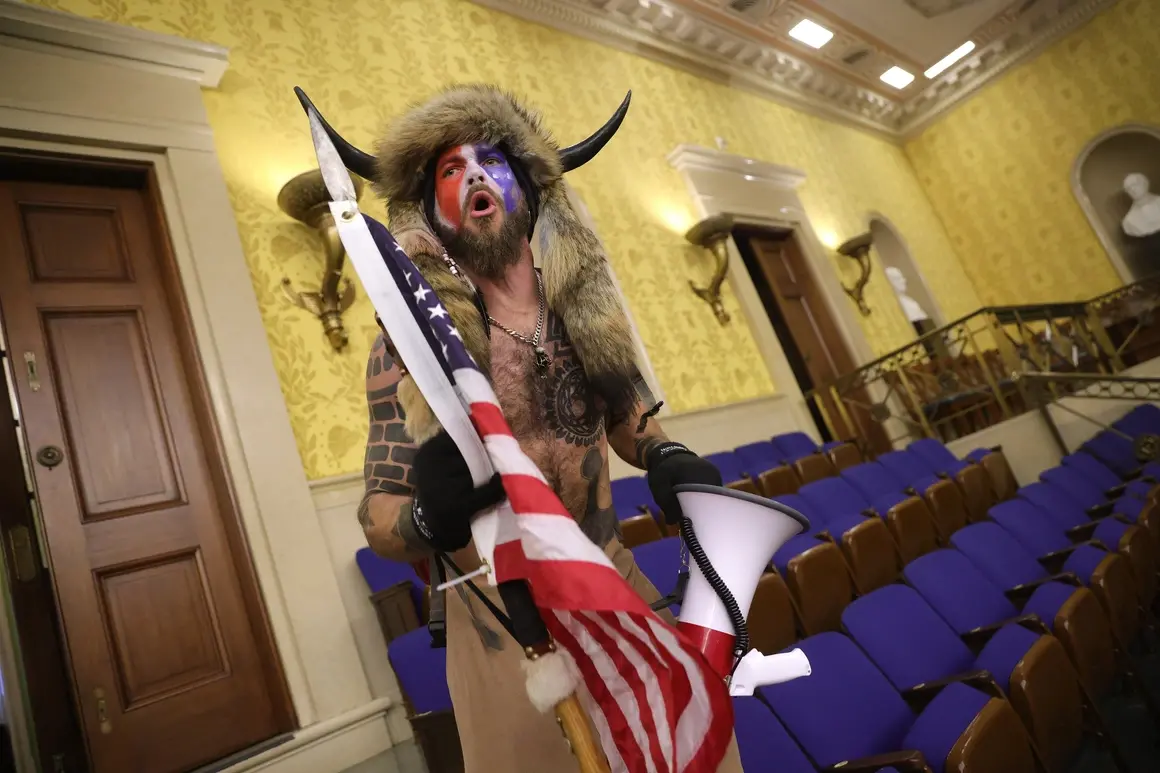 Шаманът на QAnon се призна за виновен за щурма в Капитолия