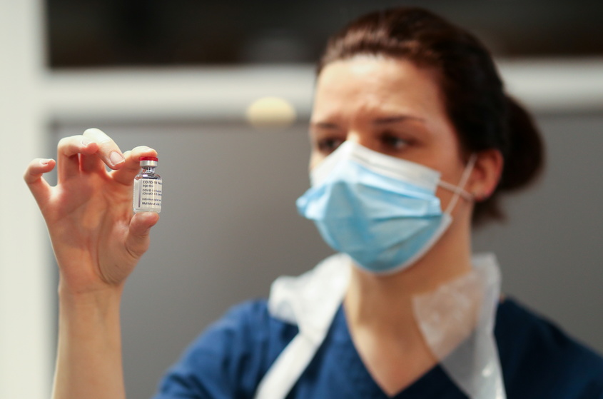 България ще разчита на AstraZeneca за по-мащабно ваксиниране срещу Covid
