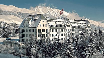 Бягство за богати: Швейцарски курорт предлага 4-месечна "корона-почивка" в Алпите