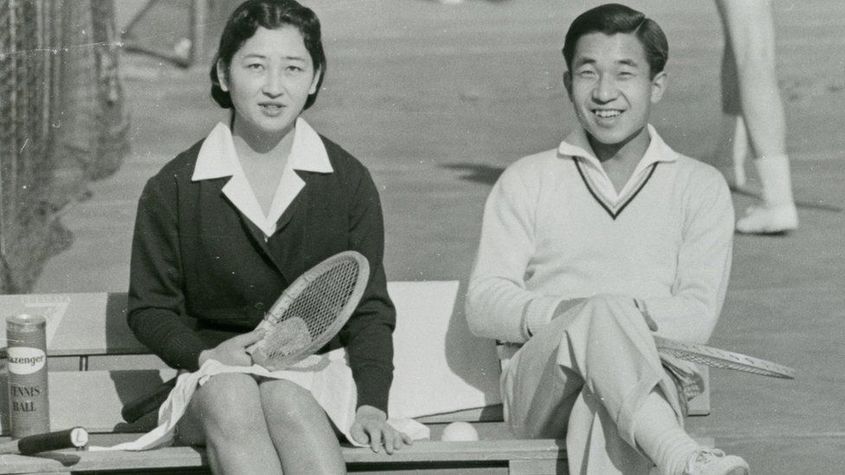 Как тенисът събра престолонаследник с момиче от народа: Историята на японската Лейди Даяна