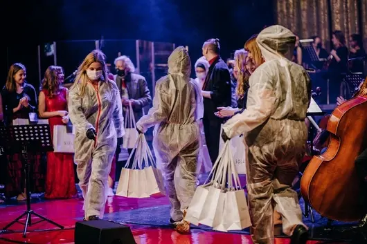 И в Полша инфлуенсъри се наредиха на първа линия за ваксините