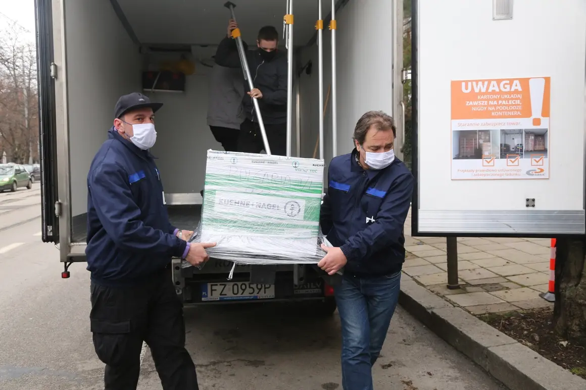 Наред с ваксинацията - започва и масово тестване сред учителите